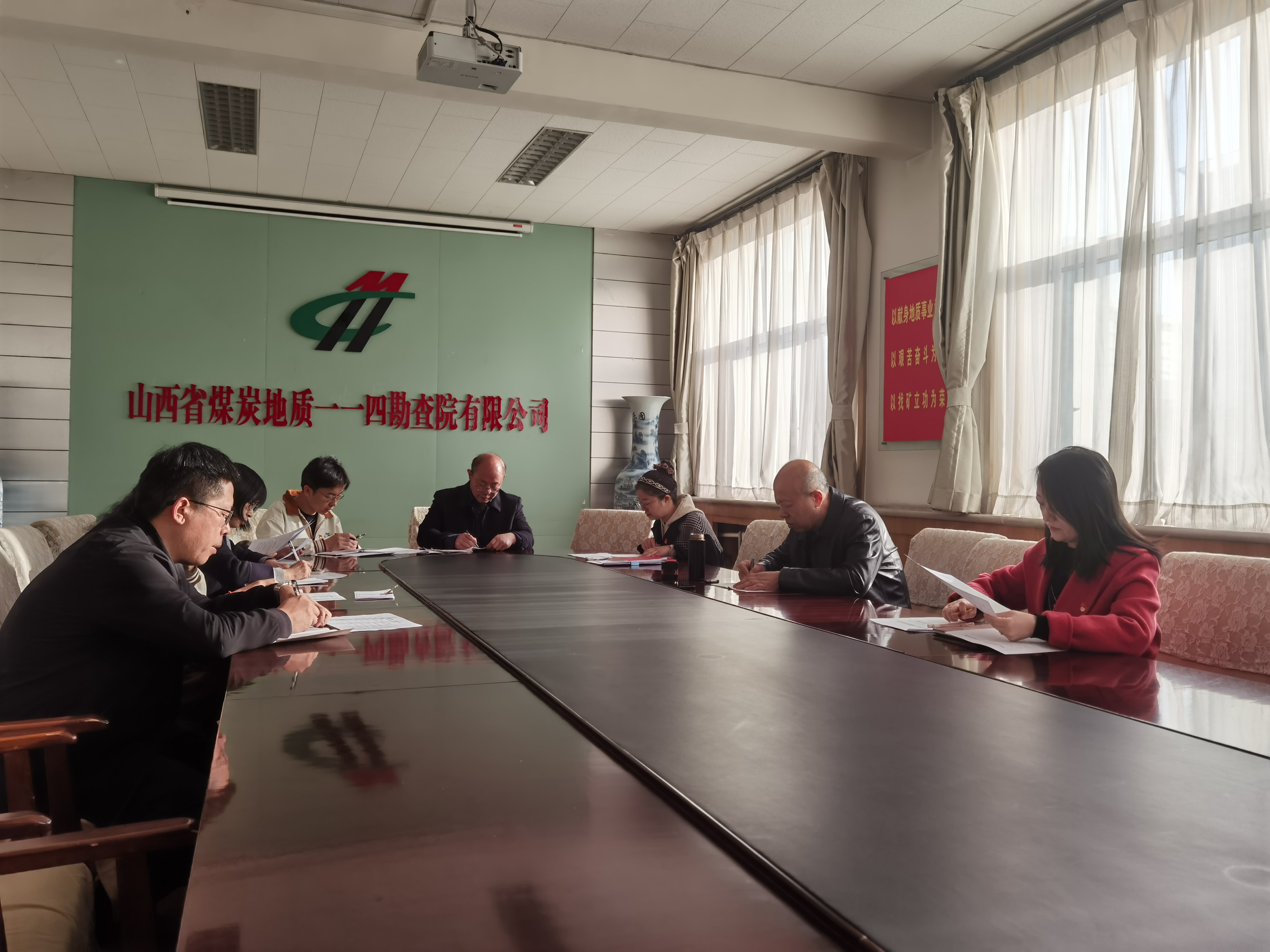 党群党支部组织生活会.jpg