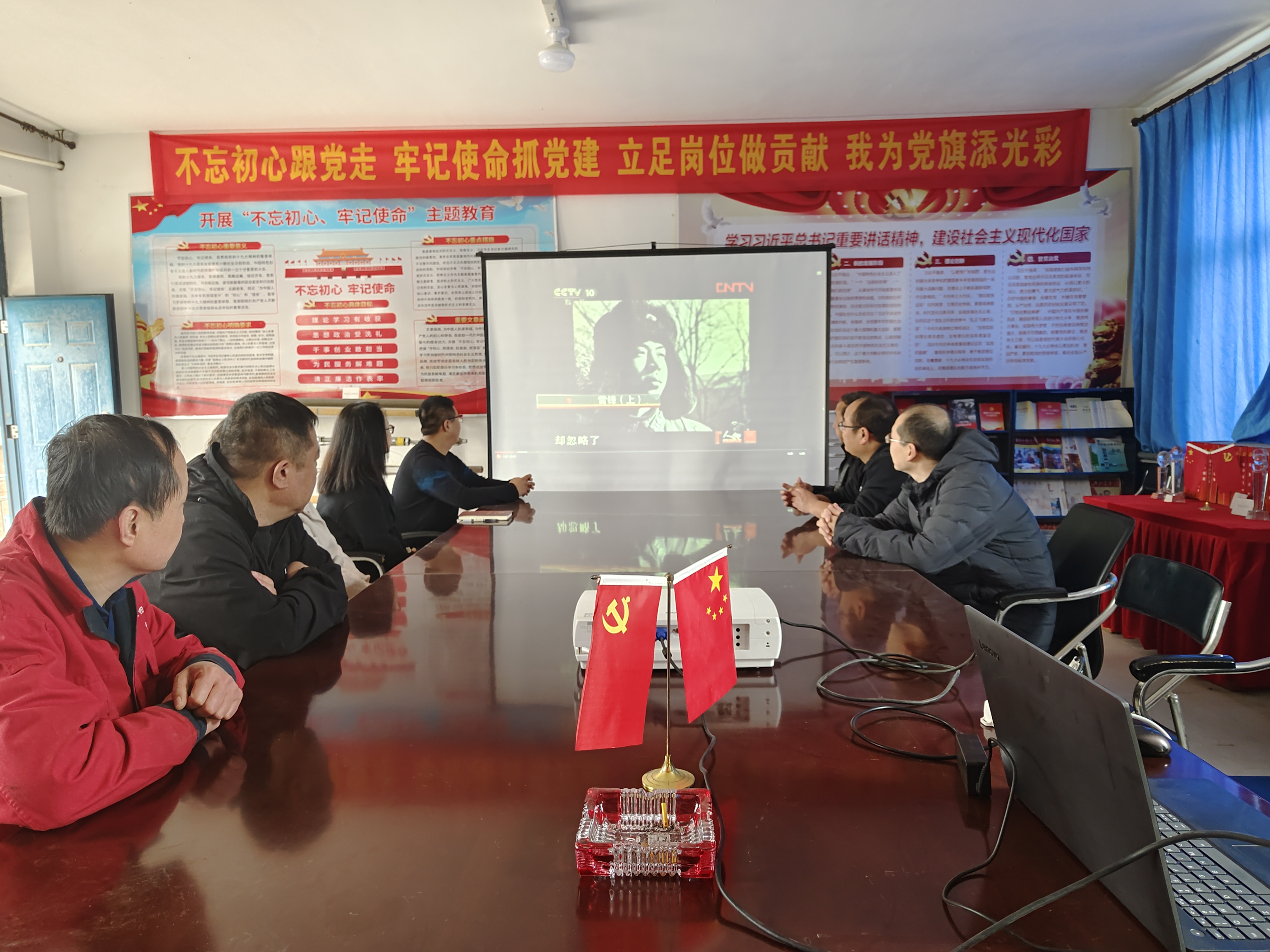 技术三学雷锋.jpg