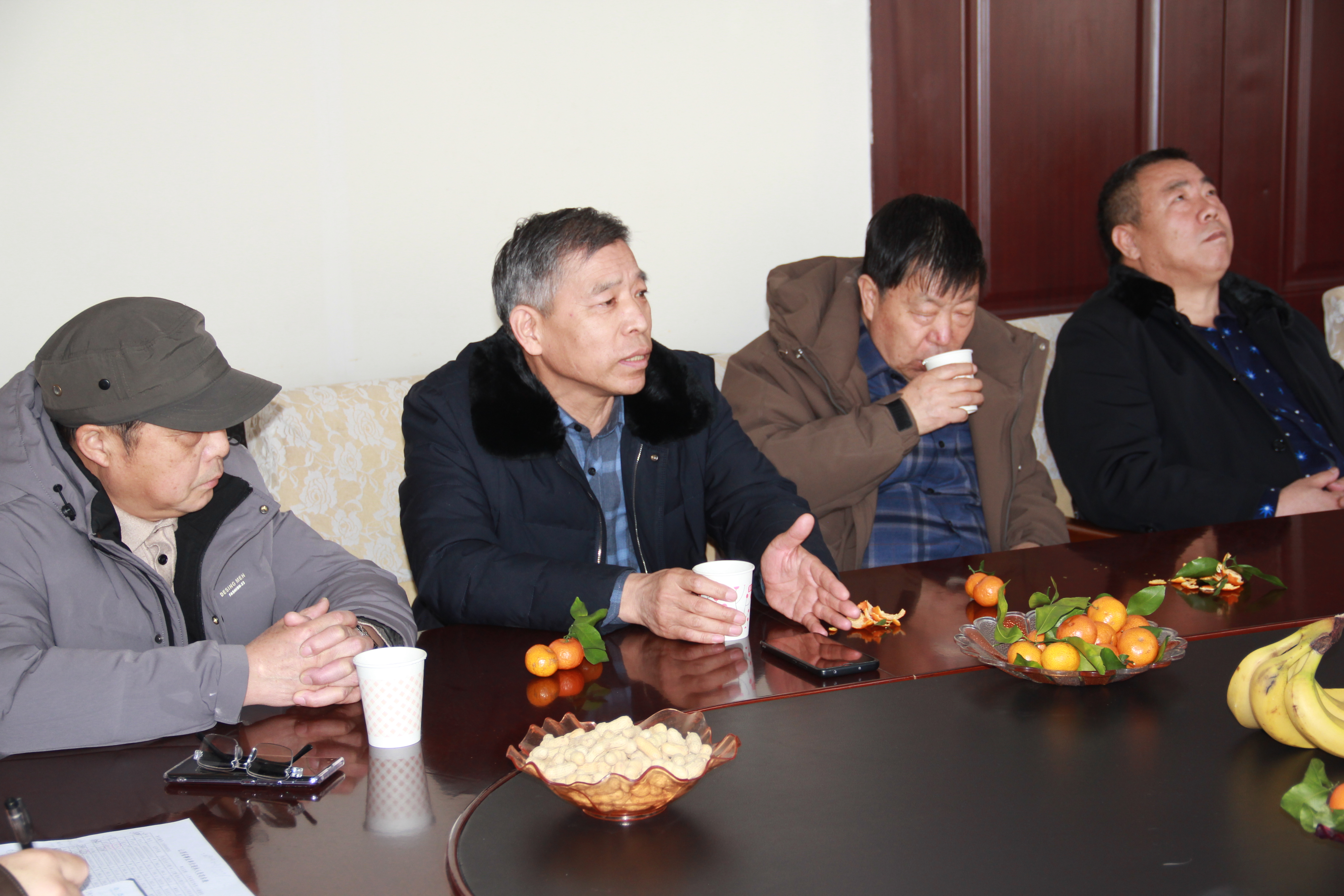 2023年干部职工荣誉退休座谈会 (2).JPG