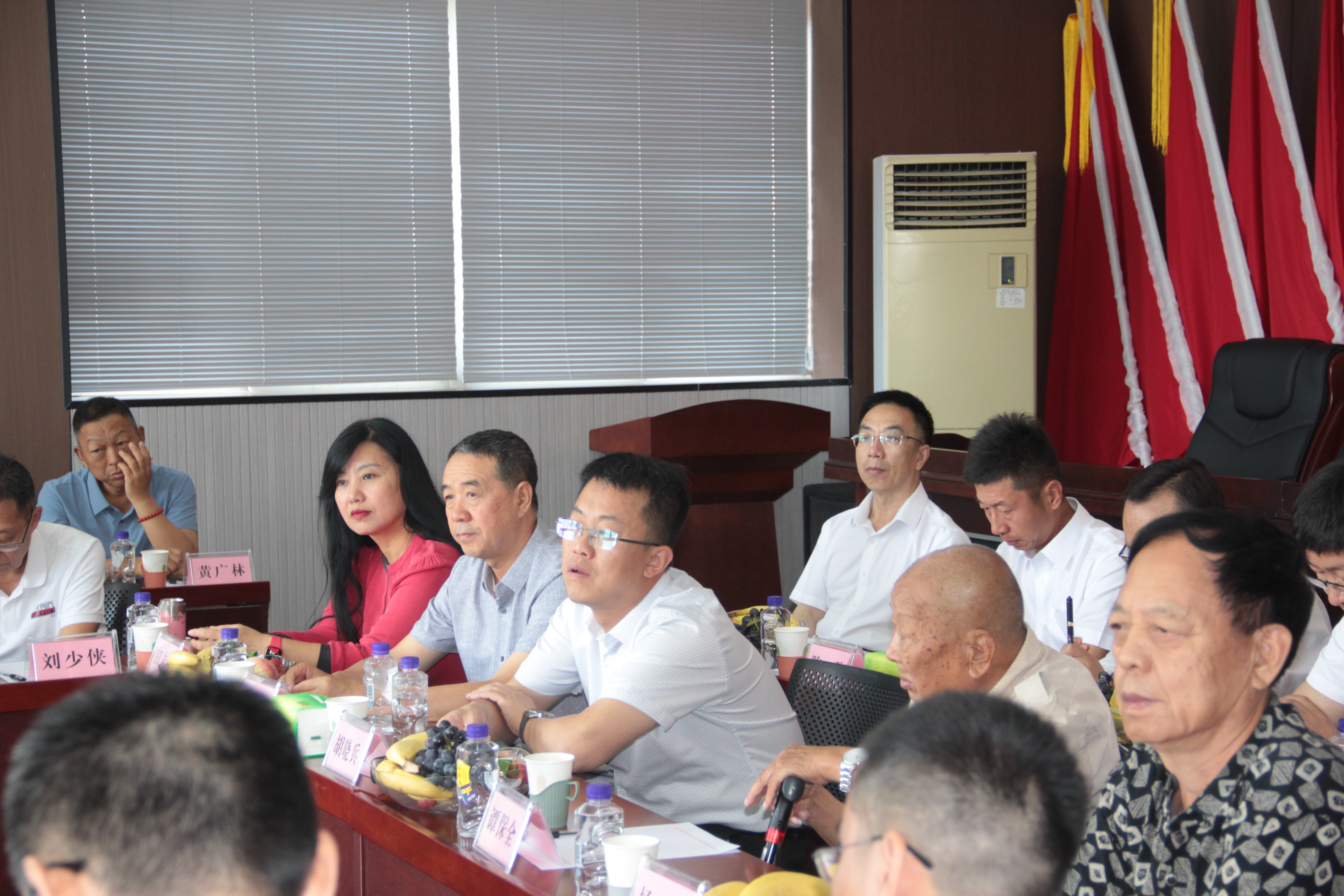 座谈会 (3).jpg