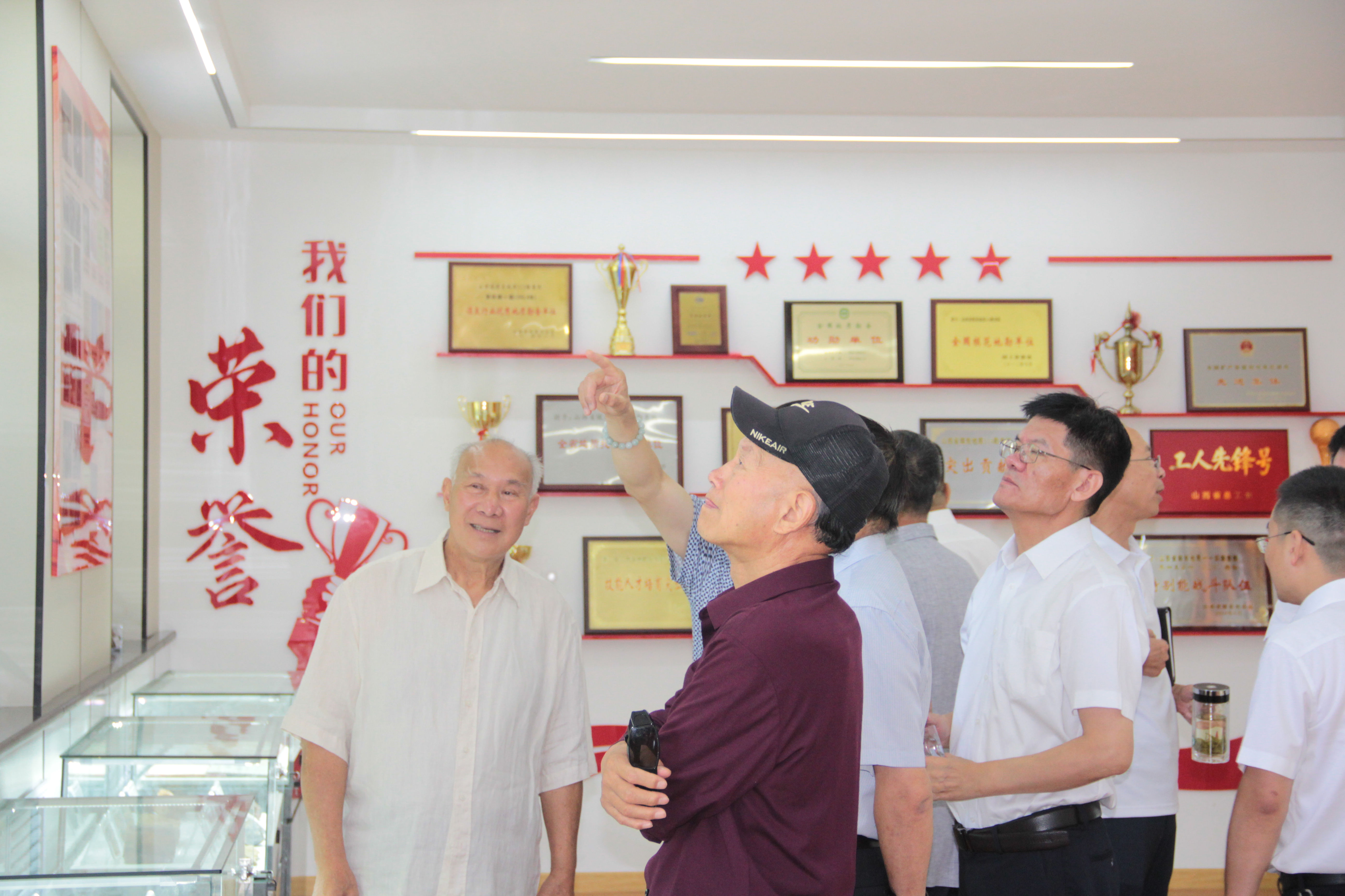 文化长廊荣誉室 (3).JPG