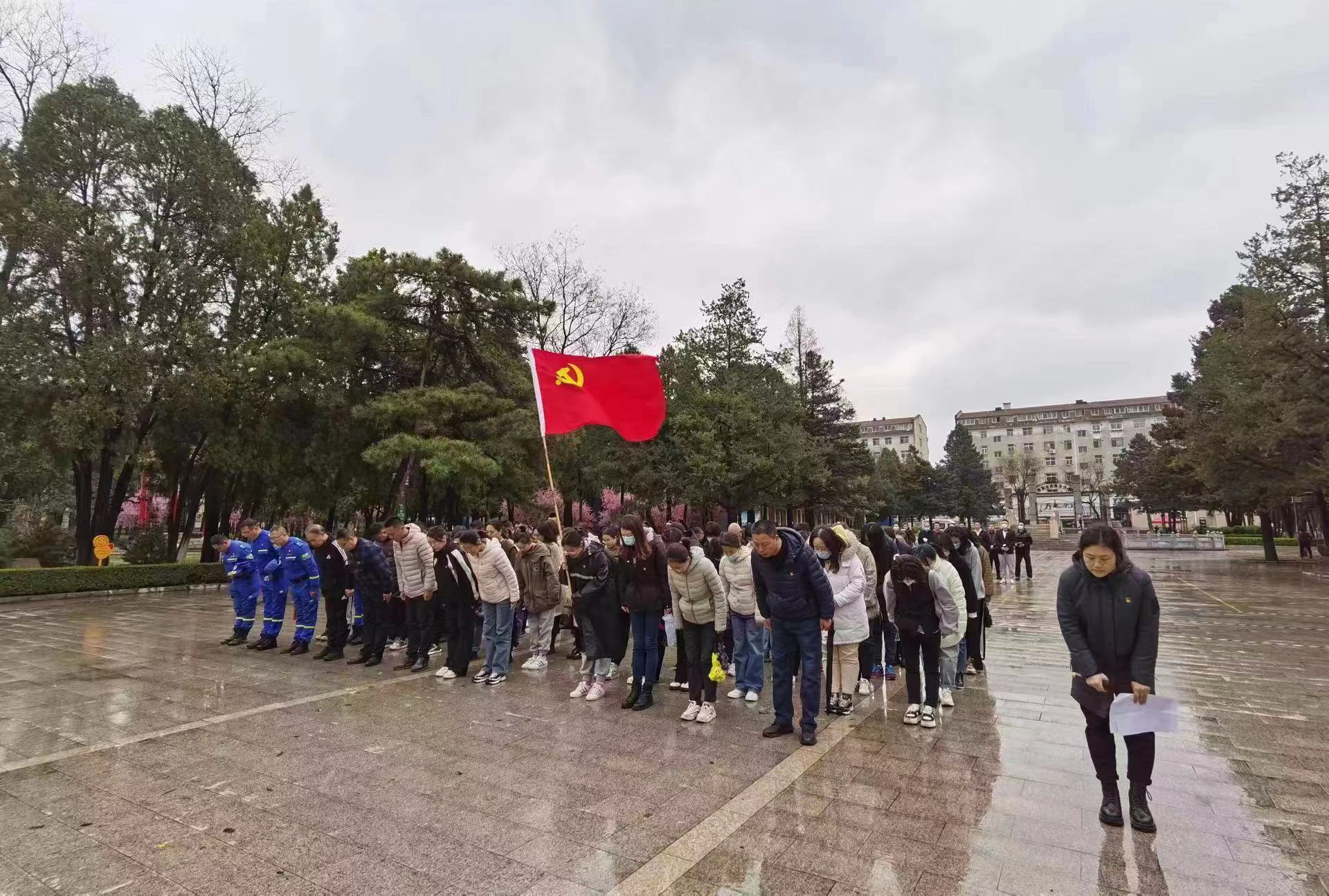 工程处党支部开展清明祭英烈主题党日活动 (3).jpg