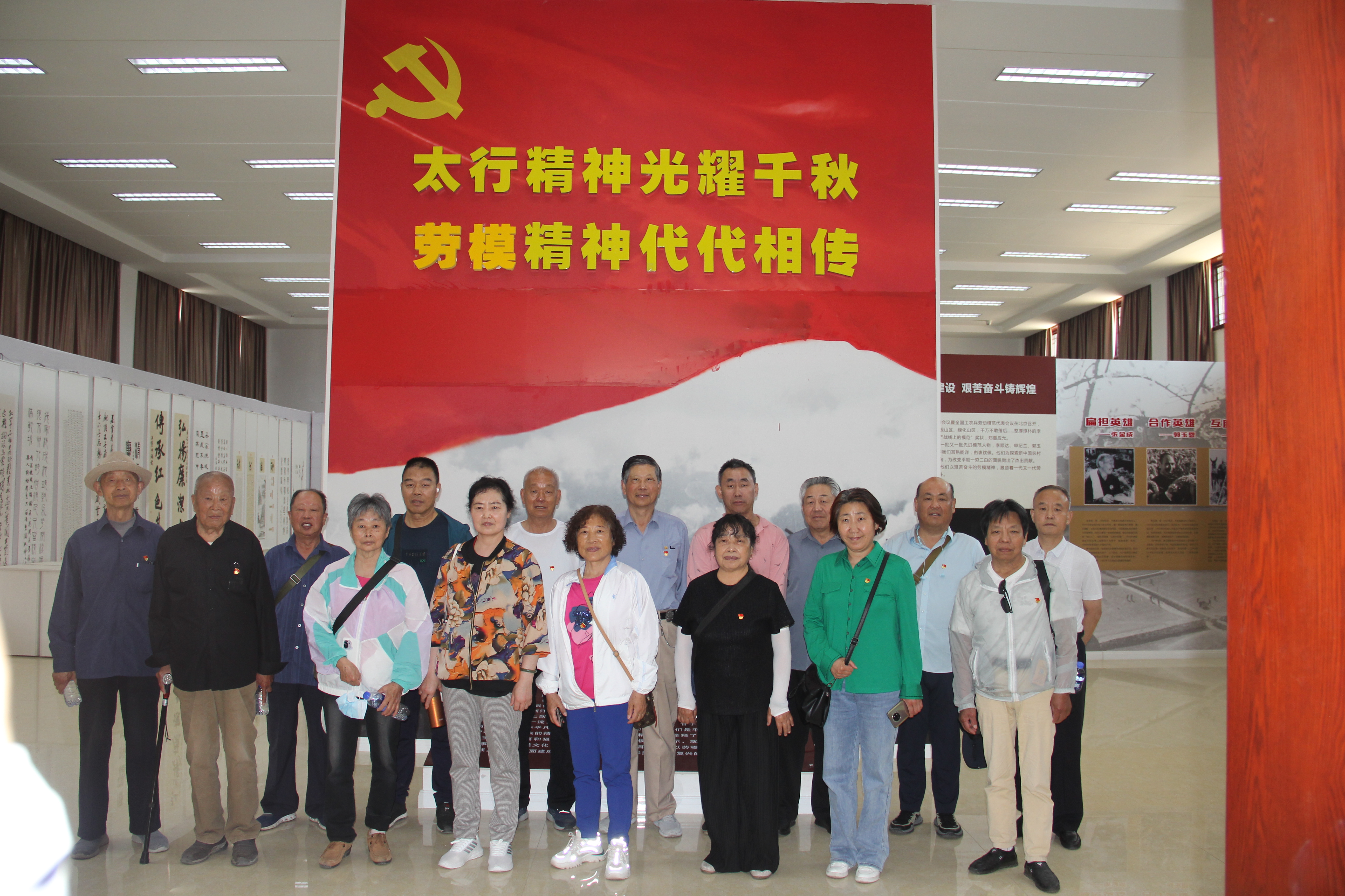 离退党支部主题党日活动 (2).jpg